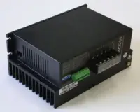 Digitális, bipoláris léptetőmotor vezérlő 8A 230VAC 2DM2280