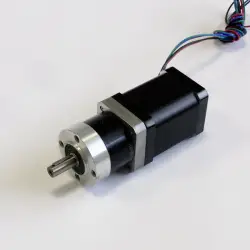 0.68Nm Hajtóműves léptetőmotor 1:5 precíziós