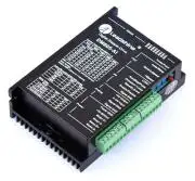 Léptetőmotor meghajtó analóg bemenettel és beépített oszcillátorral DM805-AI