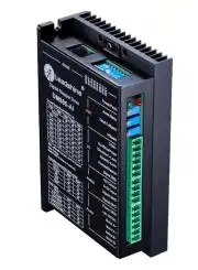 Léptetőmotor meghajtó analóg bemenettel és beépített oszcillátorral DM805-AI