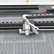 Lézergravírozó és vágó gép 50W RBL4040