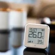 Shelly PLUS H&T GEN3 WiFi + Bluetooth páratartalom és hőmérséklet szenzor, e-papír kijelzővel (mocha)