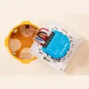 Shelly Plus 2L (Gen3) két áramkörös, csak fázissal működő Wi-Fi + Bluetooth okos relémodul