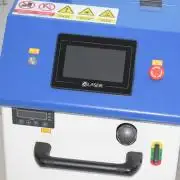 Fiber lézerhegesztő és vágó gép 2000W biaxiális fejjel és huzalelőtolóval