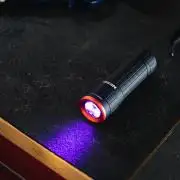 NEBO NEB-FLT-1061-G TORCHY UV lámpa, Dual UV-A technológia, 2 féle világítási mód, alumínium kialakítás, IPX4