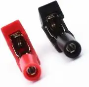 Műszerzsínórokra csatlakoztatható univerzális csipesz, piros-fekete párban