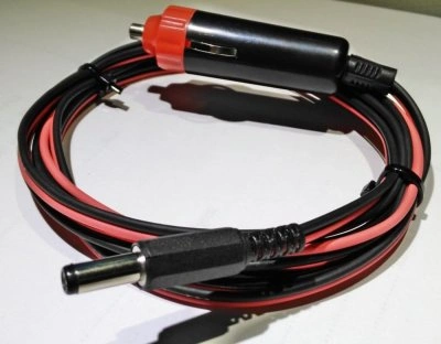 Autó tápcsatlakozó 2,5mm DC dugóval (1m)